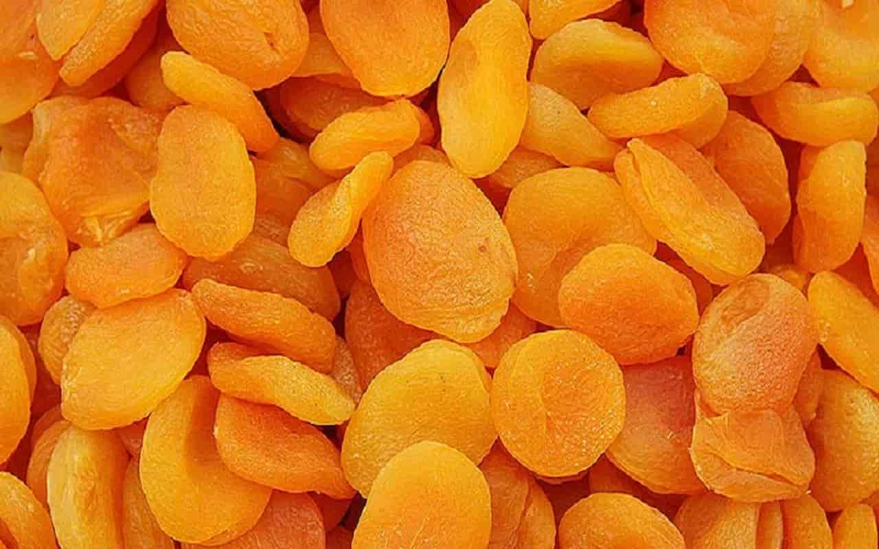 قیسی زردآلو خوش رنگ با مزه اصیل میوه و بافت گوشتی طبیعی